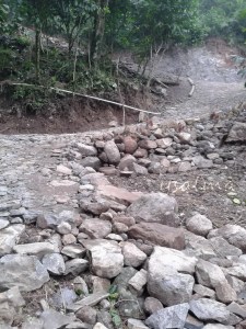 Jalan Menanjak Curug Cipamingkis