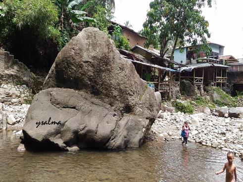 Batu Besar Curug Ciomas Cariu Karawang_YSalma