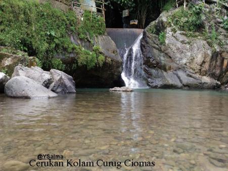 Cerukan Kolam Curug Ciomas_YSalma