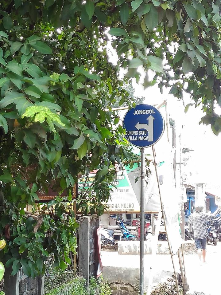 Plang Penunjuk Arah ke Gunung Batu Jonggol_YSalma