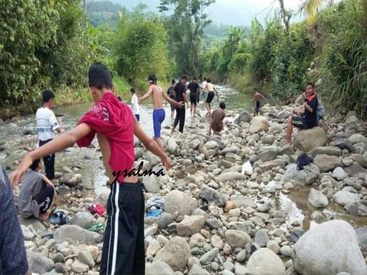 Main ke Sungai di desa Tempat Service Learning_YSalma