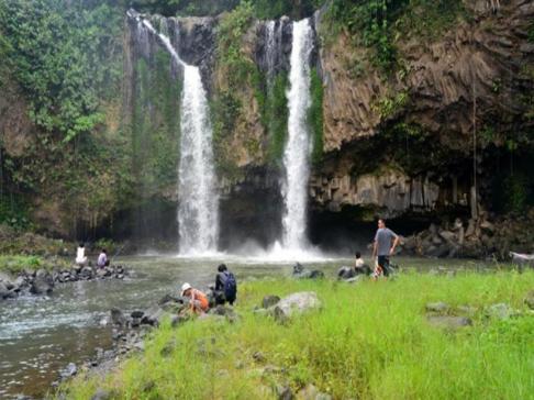 Curug kembar guciku yang memukau