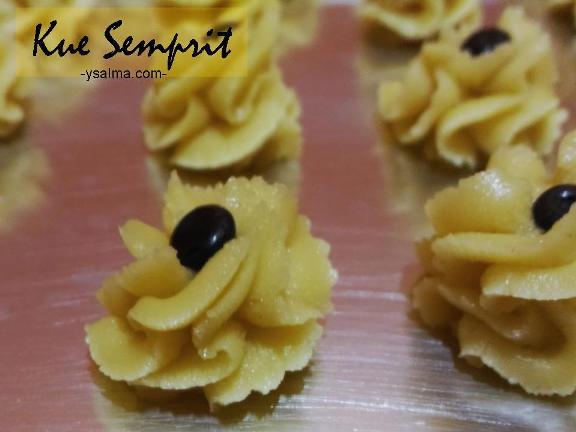 Kue semprit chocolate chip enak