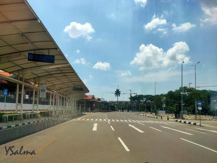 bandara soetta sepi lengang