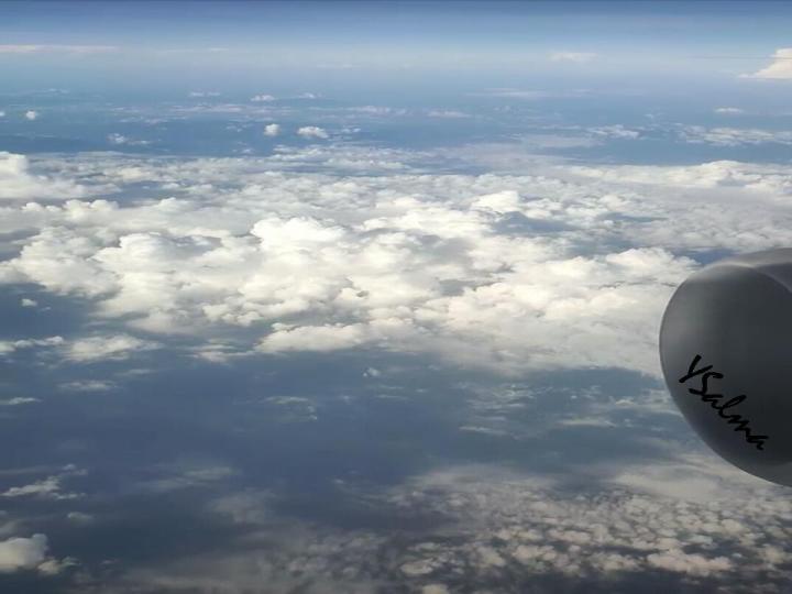 foto awan penerbangan pagi