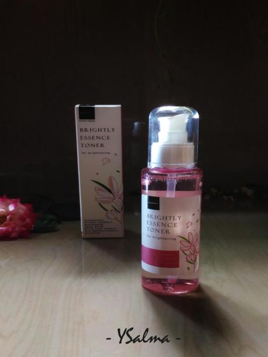 Kulit tetap cerah saat traveling dengan Brightly Essence Toner Scarlett
