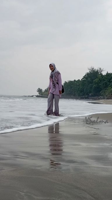 Pantai Karang Bolong sebelahnya pantai berpasir bagus