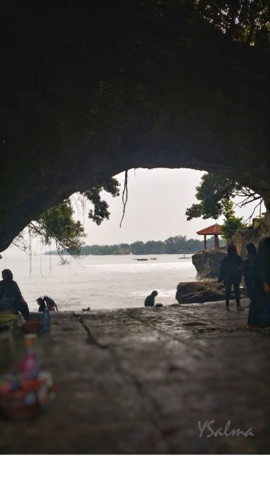 Pantai Karang Bolong Lokasi