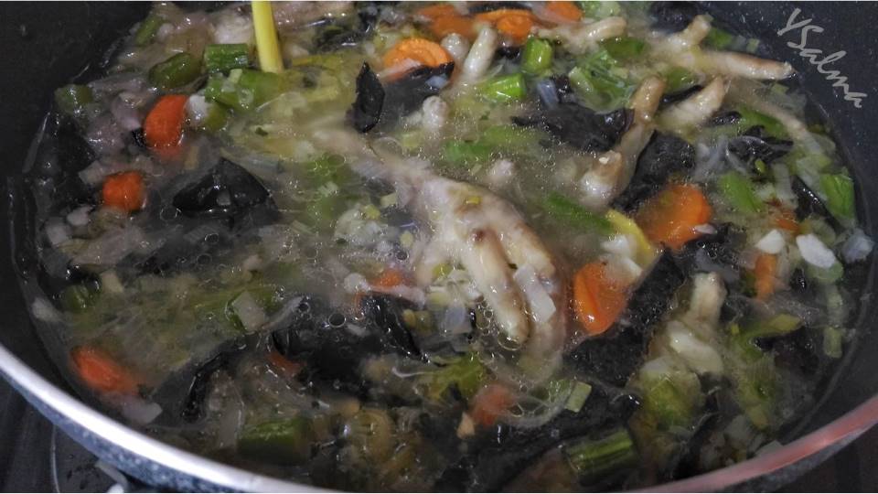 Sup ceker ayam tanpa bau amis