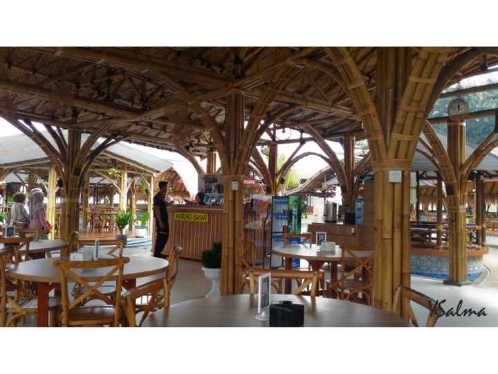 tempat makan lesehan kampung kecil sistem bayar