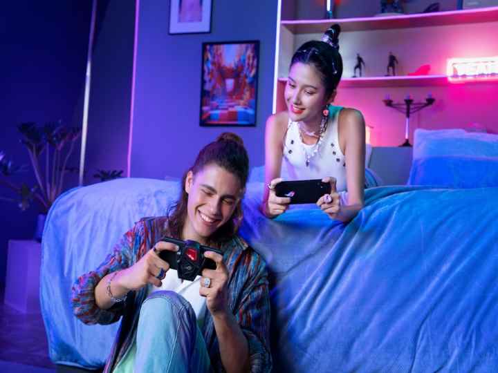 ASUS ROG Phone 8 ponsel gaming premium