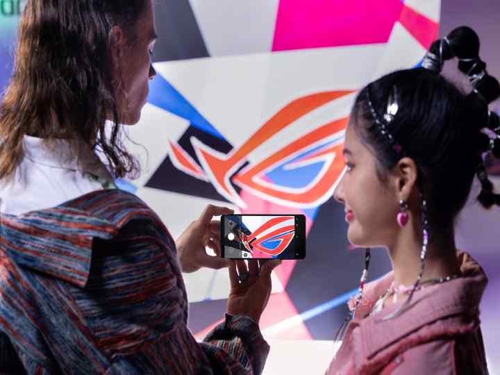 ASUS ROG Phone 8 ultra-bright display