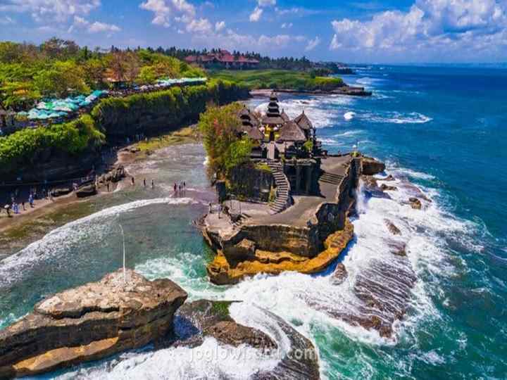 pura tanah lot ikon wisata Bali