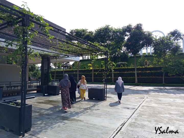 royal urban resort area kafe office